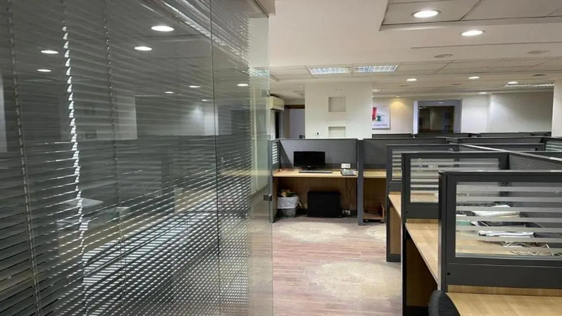 وحدة سكنية عصرية بمساحة واسعة في قلب المدينة