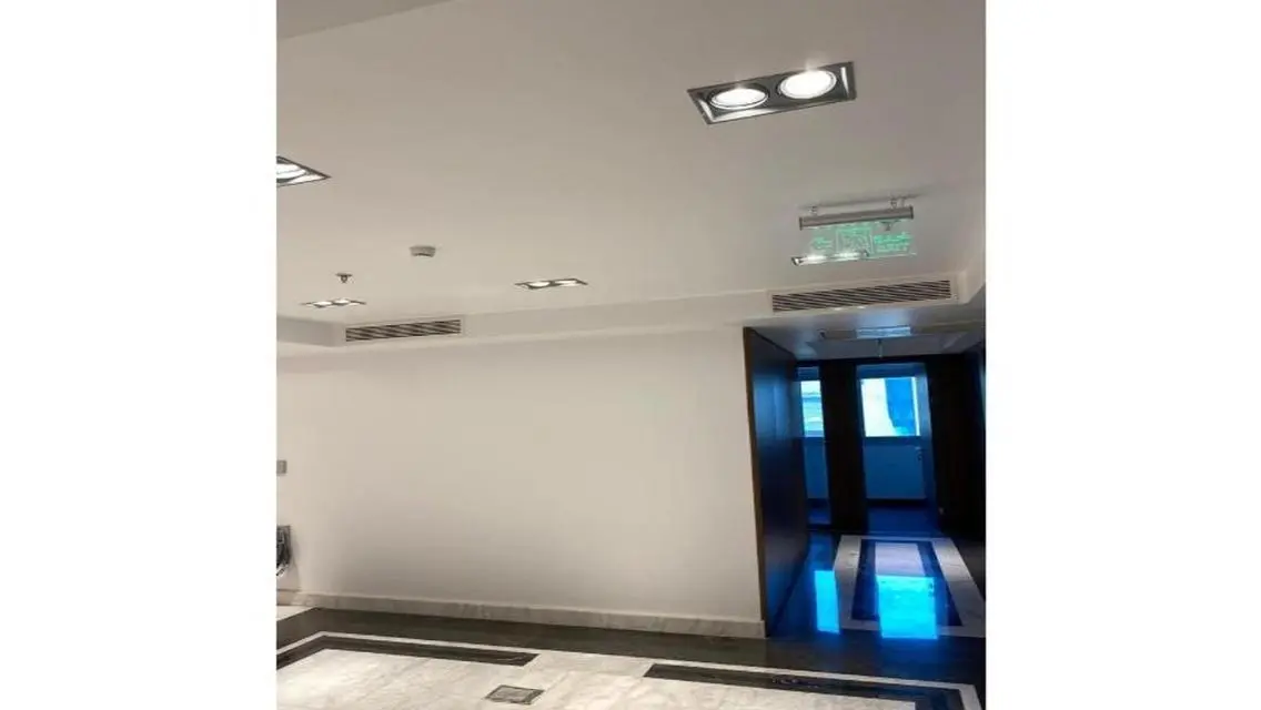 وحدة سكنية عصرية بمساحة واسعة في قلب المدينة