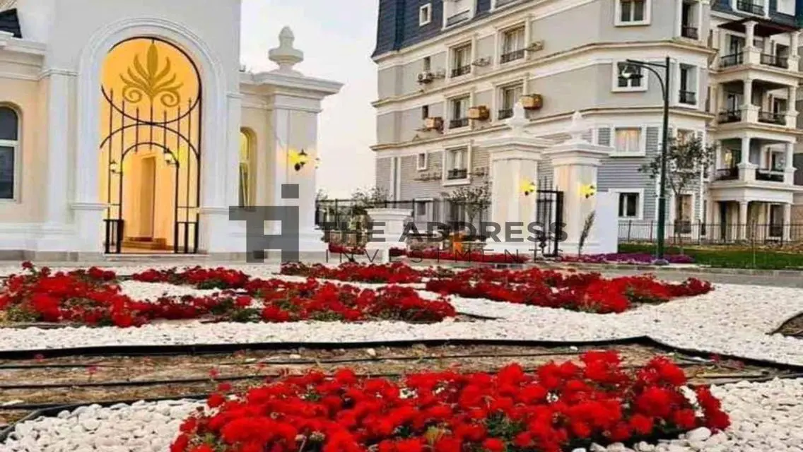 Luxury Villa for Sale with Private Garden and Stunning Amenities