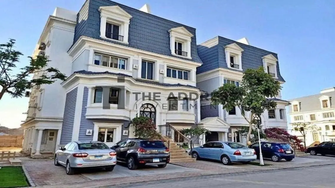 Luxury Villa for Sale with Private Garden and Stunning Amenities