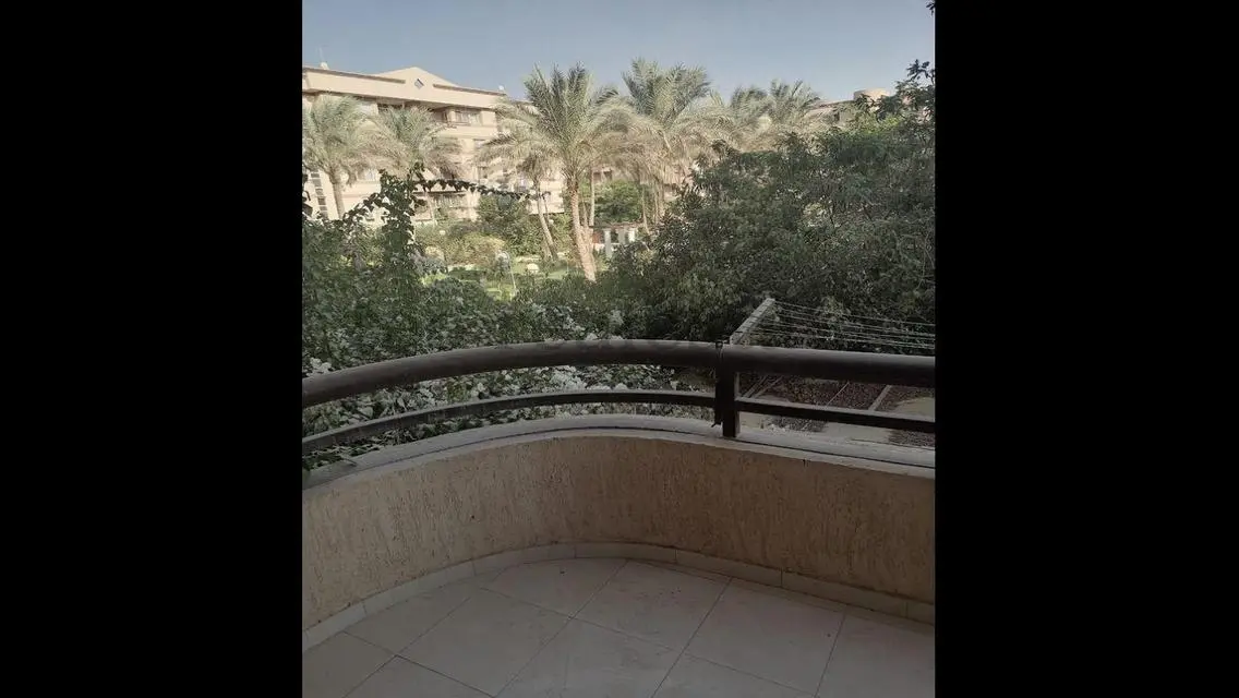فيلا فاخرة مع حديقة خاصة وحارس أمن