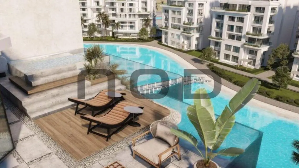 Luxury Apartment with Balcony and Private Garden in Downtown