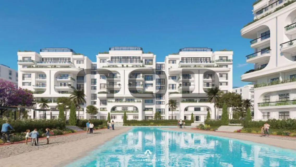 Luxury Apartment with Balcony and Private Garden in Downtown