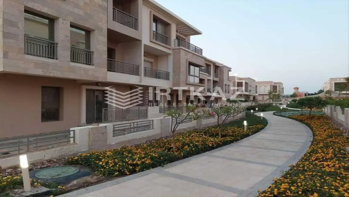 Luxury Apartment with Spacious Lake View