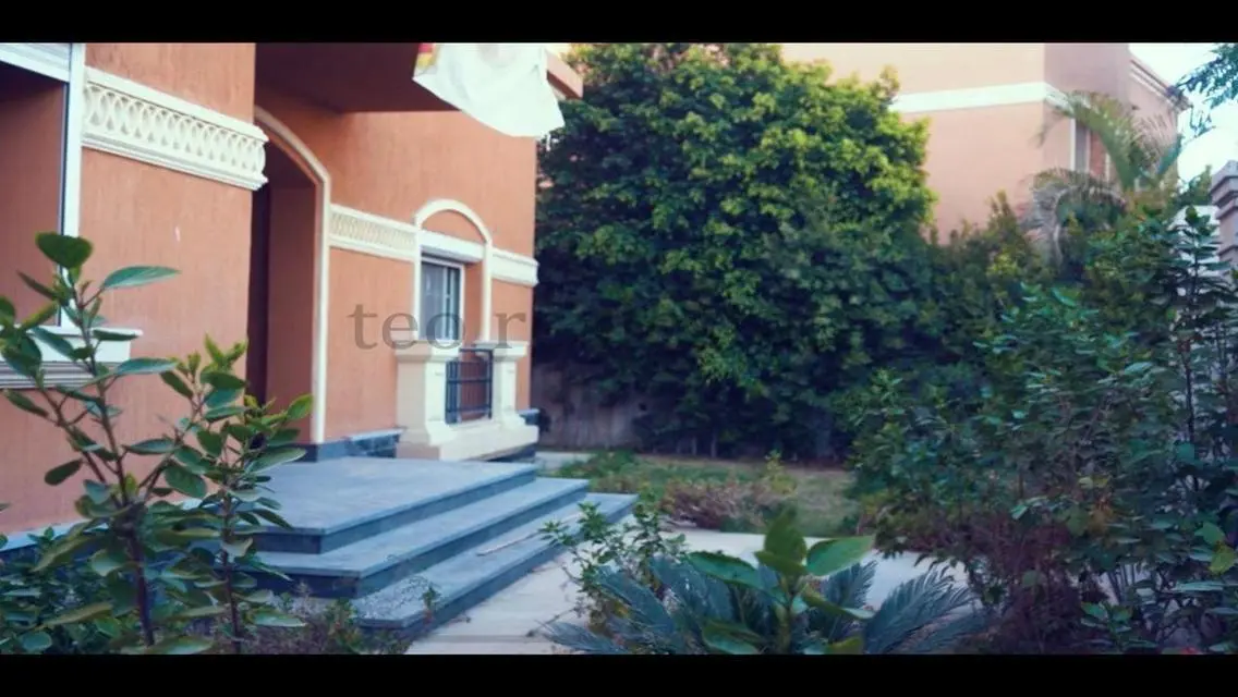 Luxury 5 Bedroom Villa with Private Garden and Pool