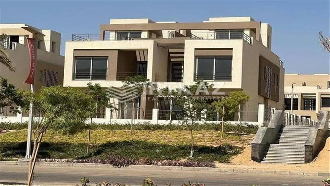 شقة فاخرة للبيع بمساحة واسعة في مشروع سكني متكامل