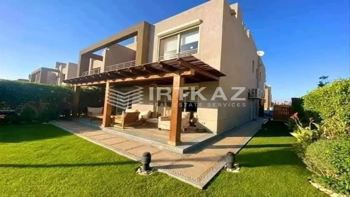 شقة فاخرة للبيع بمساحة واسعة في مشروع سكني متكامل