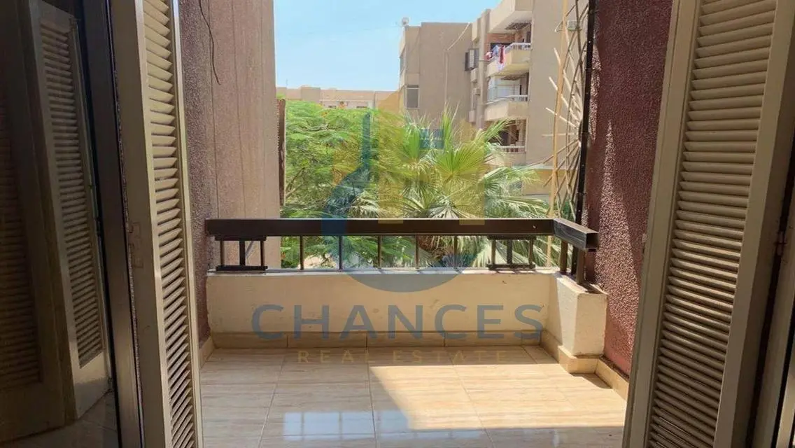 شقة فاخرة مع شرفة بمساحة 130 متر