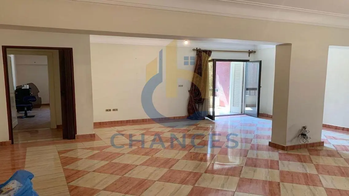 شقة فاخرة مع شرفة بمساحة 130 متر