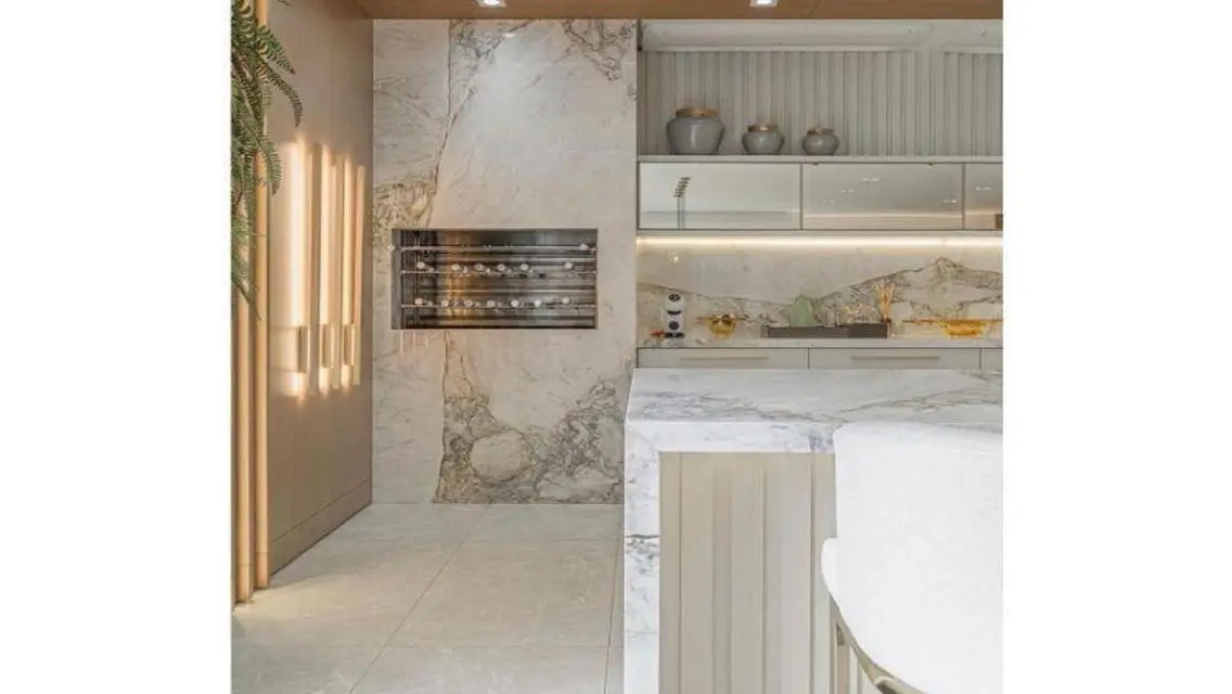 Luxury Apartment with Stunning Lake View