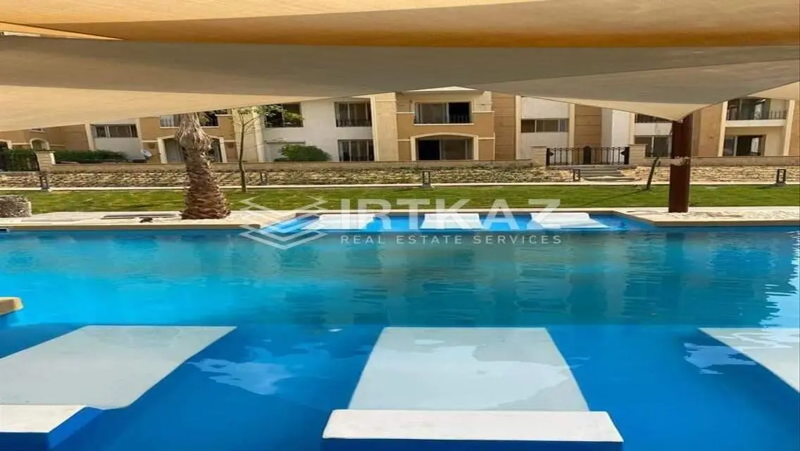 Stunning 6-Bedroom Apartment with Lake View