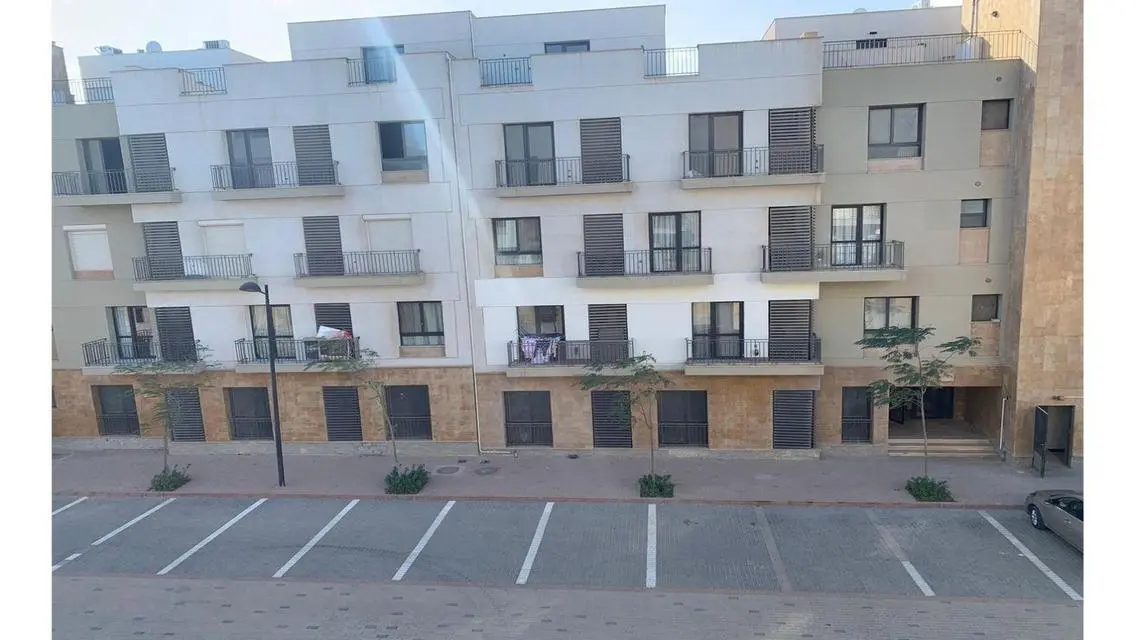 شقة فاخرة بالإيجار مع إطلالة ساحرة