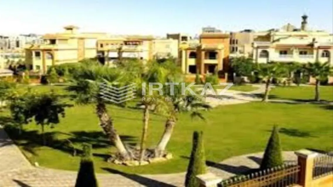 فيلا رائعة للبيع مع إطلالة على البحيرات