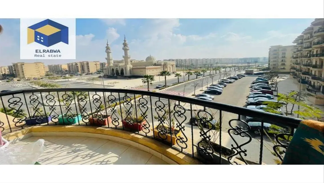 شقة فاخرة بمساحة واسعة في قلب المدينة