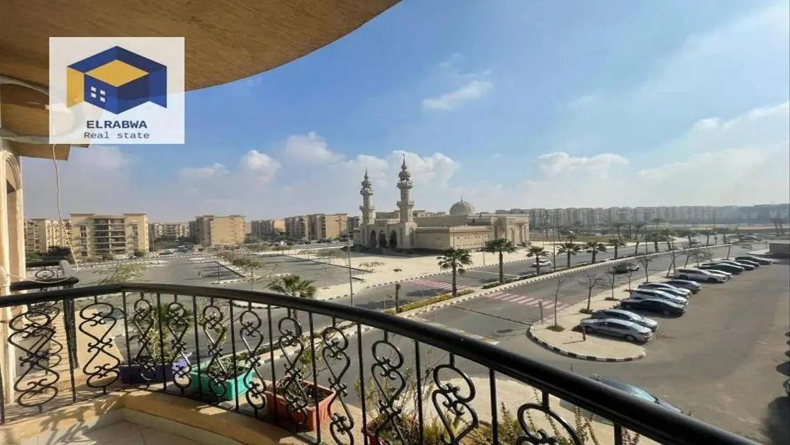 شقة فاخرة بمساحة واسعة في قلب المدينة