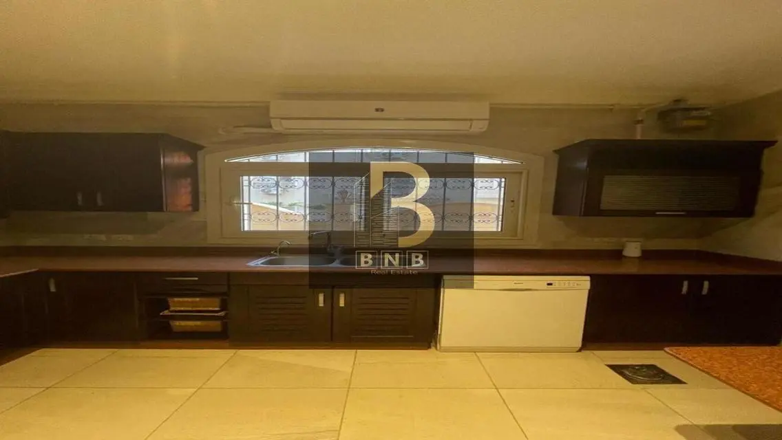 Luxury Apartment with Modern Design and Stunning Views