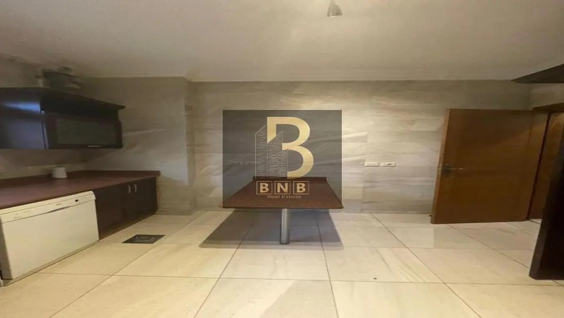 Luxury Apartment with Modern Design and Stunning Views