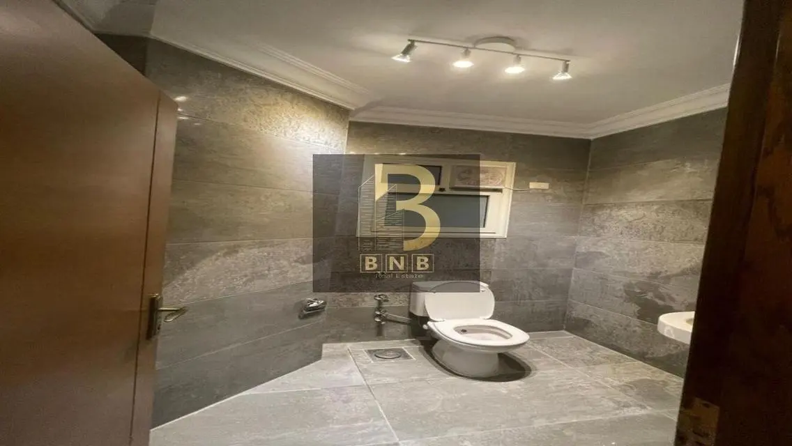 Luxury Apartment with Modern Design and Stunning Views