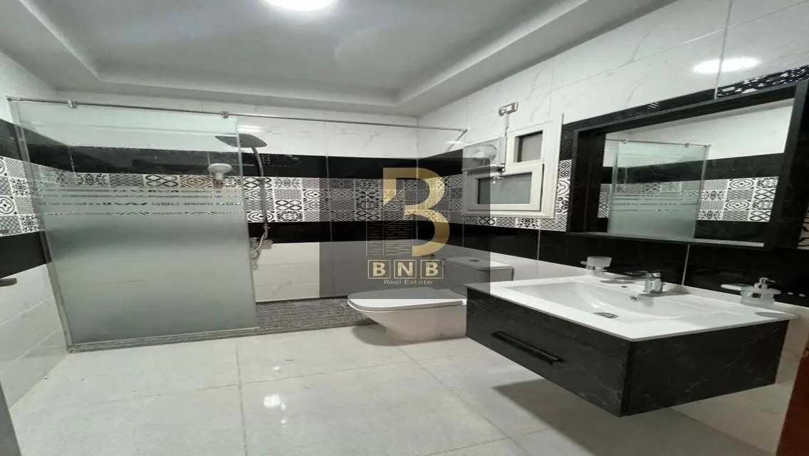 Stunning Villa with Premium Amenities in Prime Location