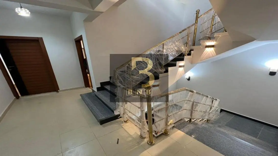Stunning Villa with Premium Amenities in Prime Location