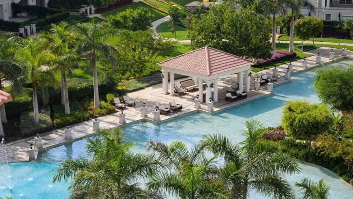 Luxury Villa with Stunning Lake View