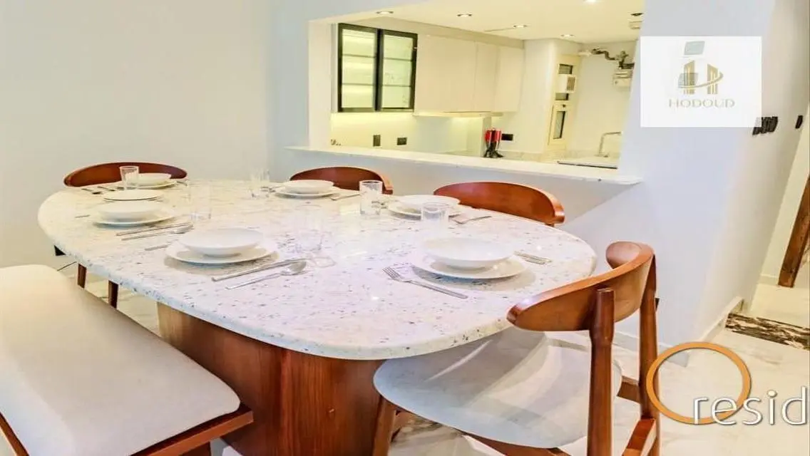 Stylish Apartment for Sale with Central Air Conditioning and Security