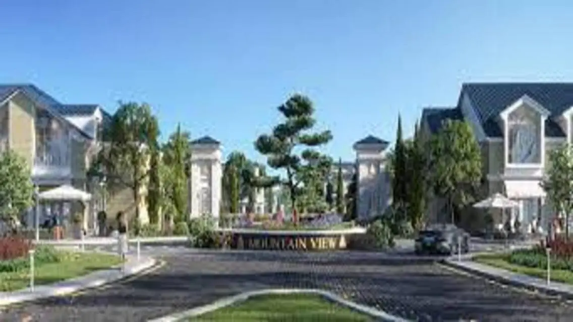 Luxurious 4-Bedroom Apartment with Garden and Pool