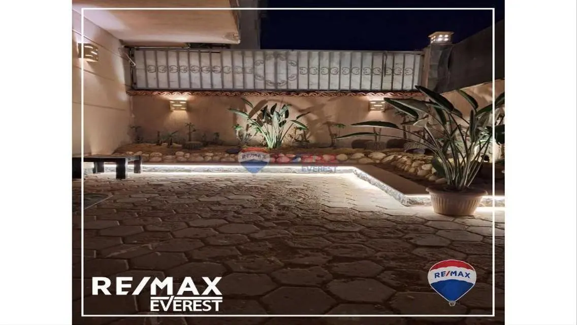 شقة فاخرة مع غرفة دراسة للبيع