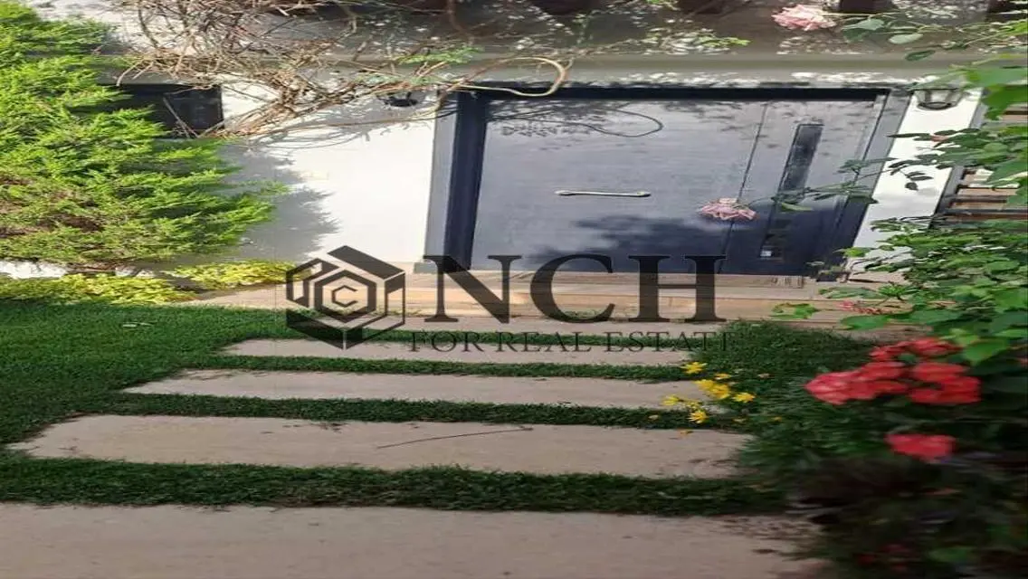 Luxury Villa with Spacious Living and Full Amenities -164-