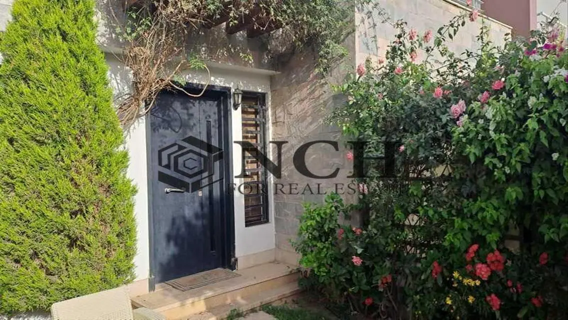 Luxury Villa with Spacious Living and Full Amenities -164-