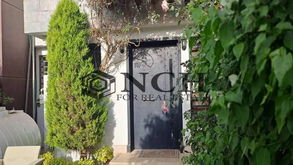 Luxury Villa with Spacious Living and Full Amenities -164-
