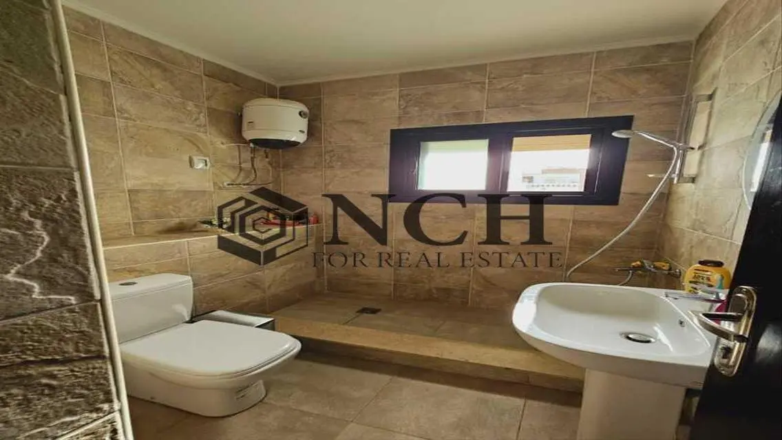 Luxury Villa with Spacious Living and Full Amenities -164-