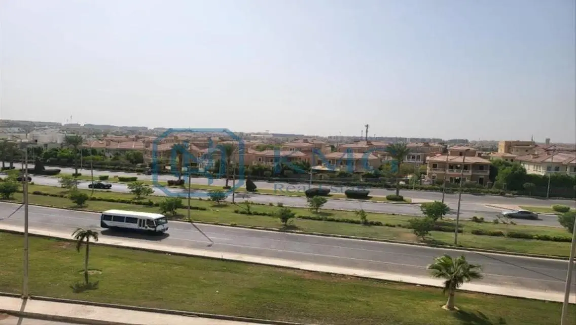 شقة فاخرة في قلب المدينة مع شرفة