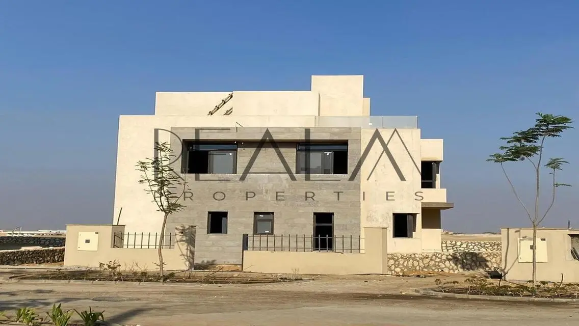 فيلا فاخرة للبيع بمساحة 1502 متر مربع