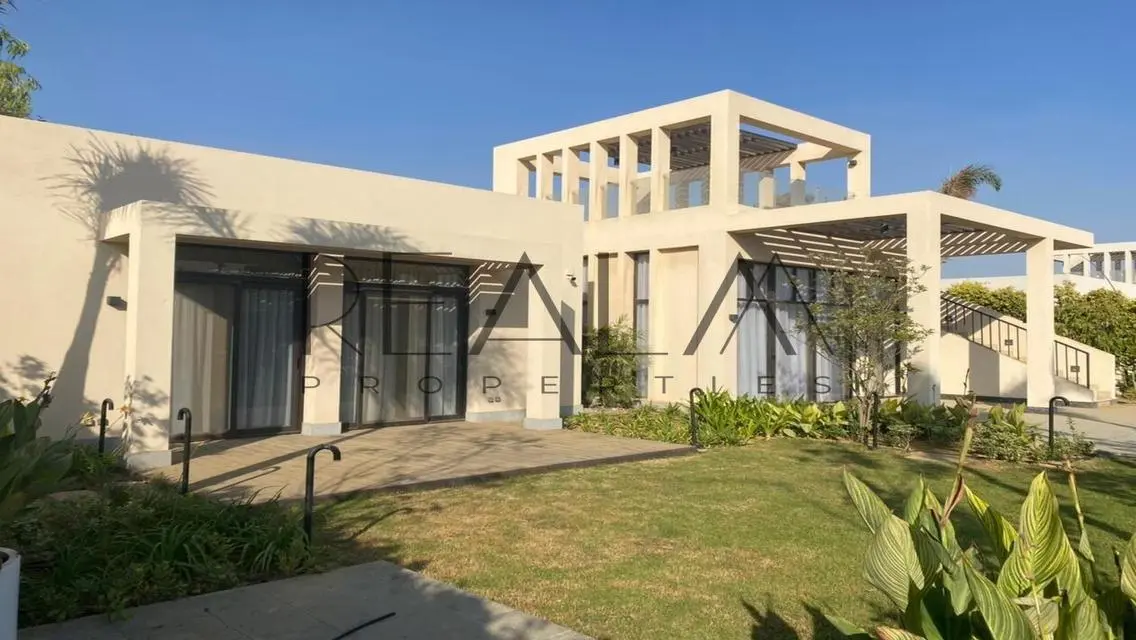 فيلا فاخرة للبيع بمساحة 1502 متر مربع