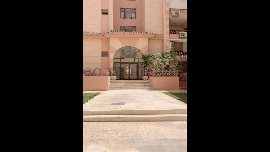 شقه 320م تشطيبات وفرش فندقي للايجار
