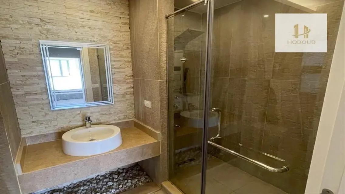 Furnished duplex for rent in Eastown Parks
