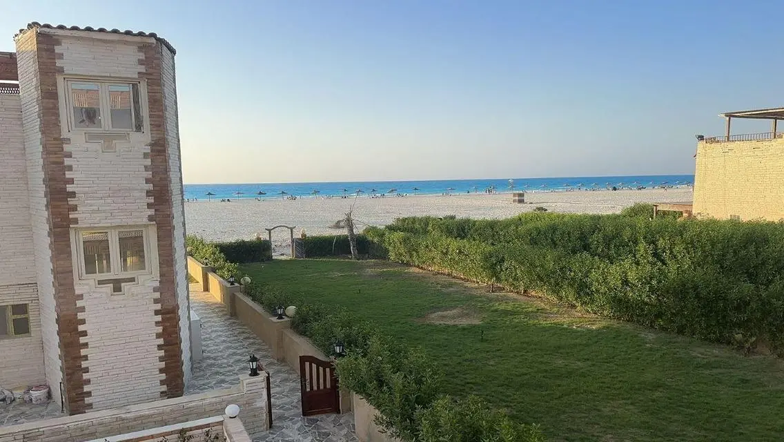 للبيع فيلا الساحل الشمالي تري البحر استلام فوري