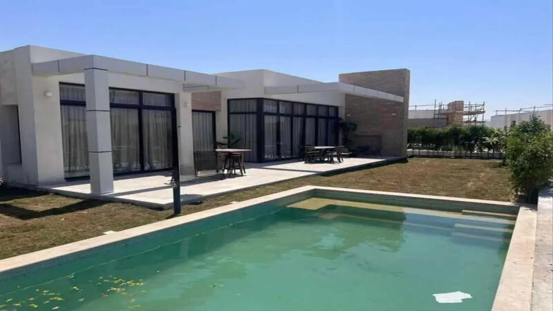 بفيو مباشر على البحر, فيلا فندقية بشاطئ خاص