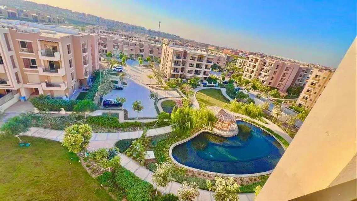 شقة كورنر راقية للبيع بتصميم عصري وموقع مميز