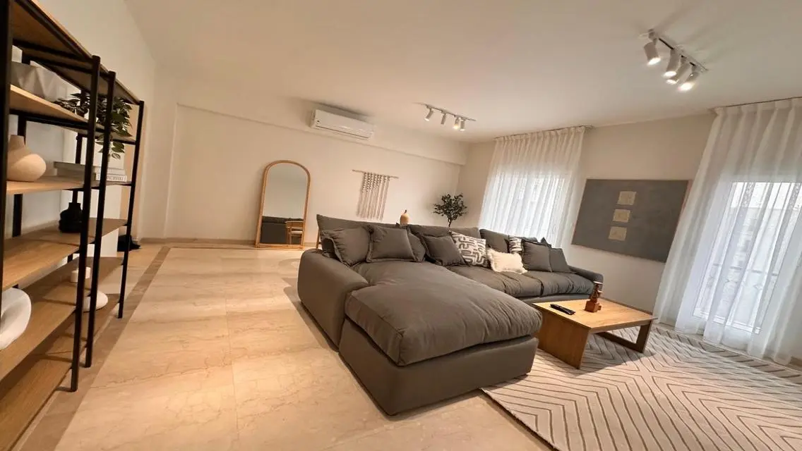 Apartment brand new swimming pool boulevard 