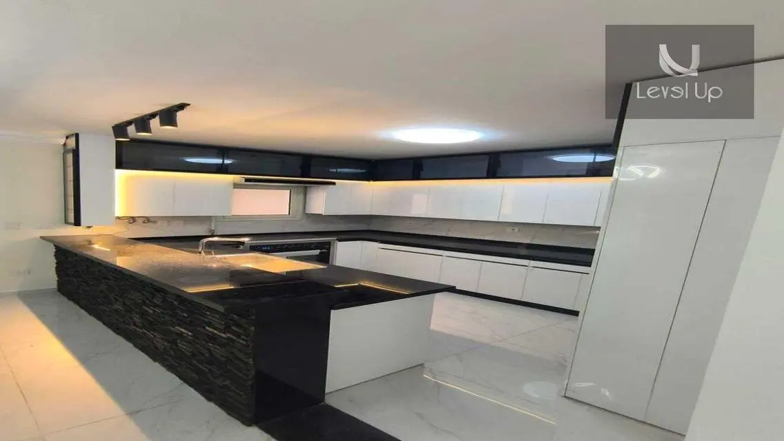 Luxurious Apartment for Rent with Spacious Layout