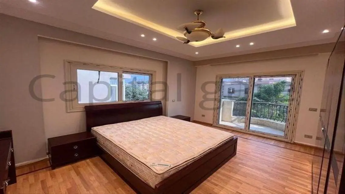 فيلا فاخره للبيع بتصميم استثنائي وحمام سباحه .