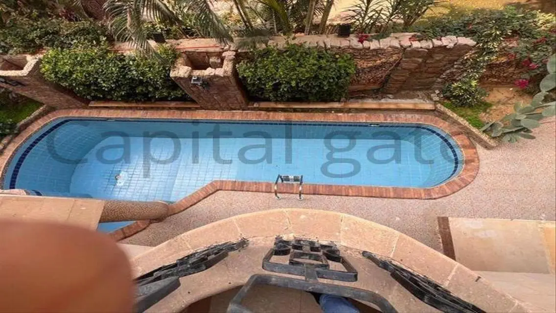 فيلا فاخره للبيع بتصميم استثنائي وحمام سباحه .