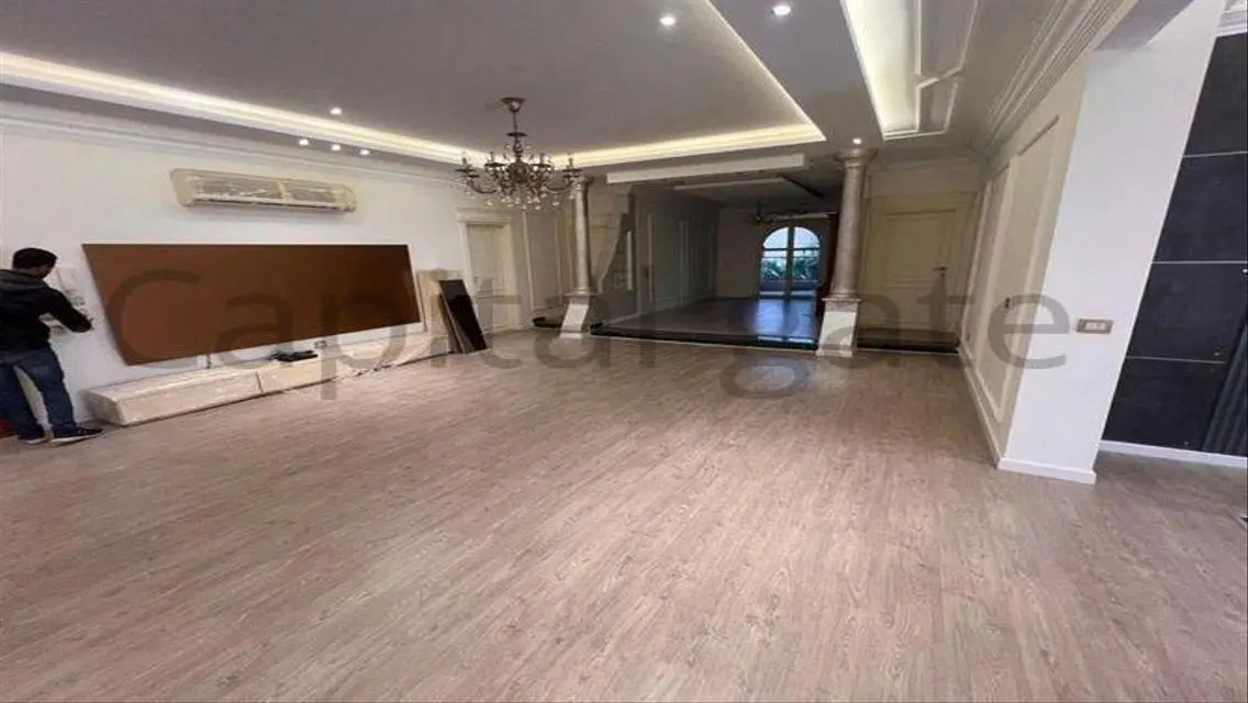 فيلا فاخره للبيع بتصميم استثنائي وحمام سباحه .
