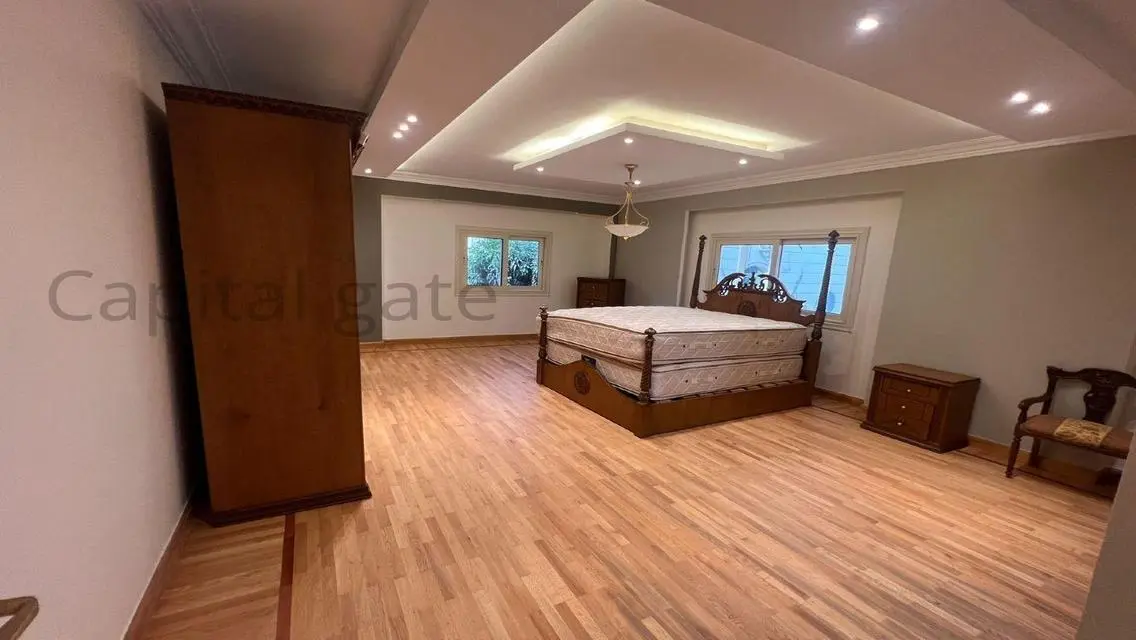 فيلا فاخره للبيع بتصميم استثنائي وحمام سباحه .