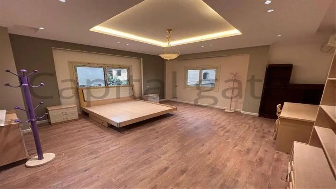 فيلا فاخره للبيع بتصميم استثنائي وحمام سباحه .