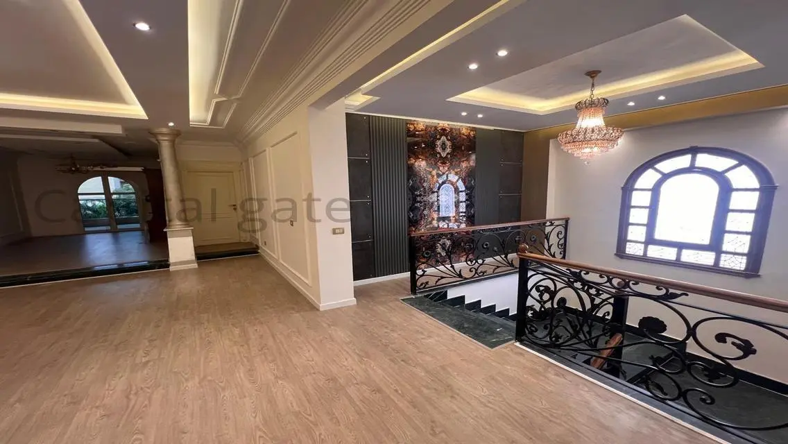 فيلا فاخره للبيع بتصميم استثنائي وحمام سباحه .