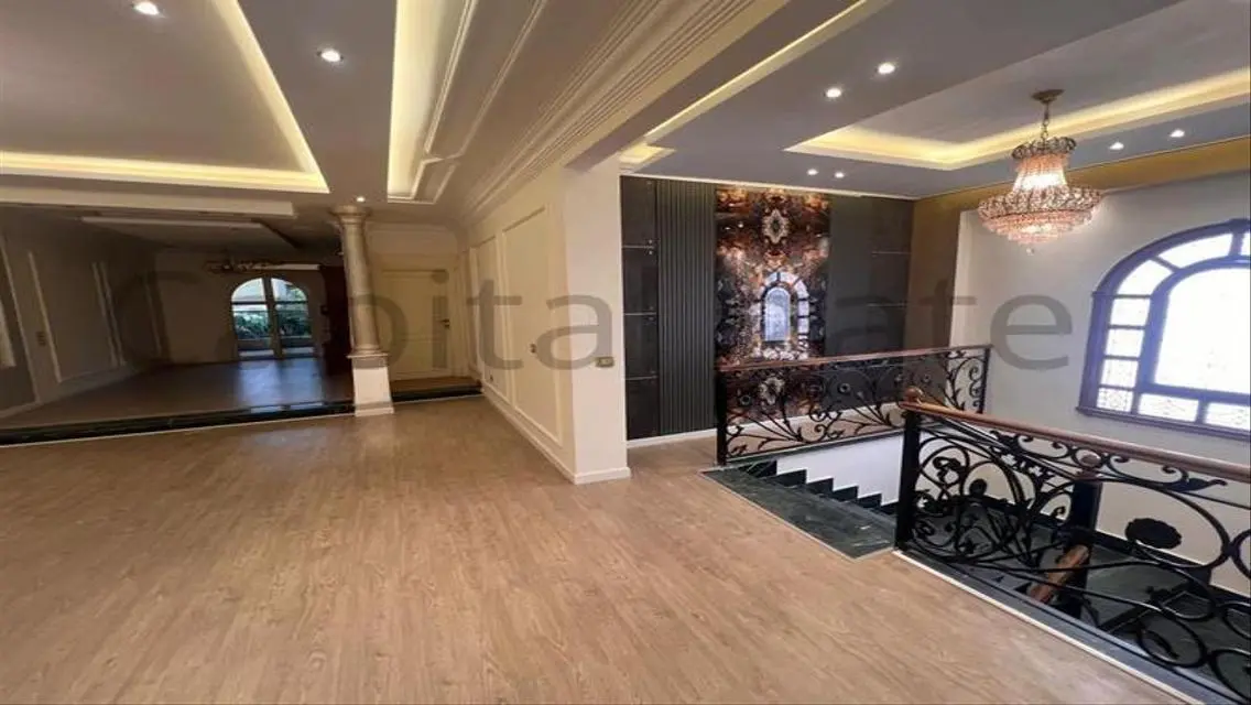فيلا فاخره للبيع بتصميم استثنائي وحمام سباحه .
