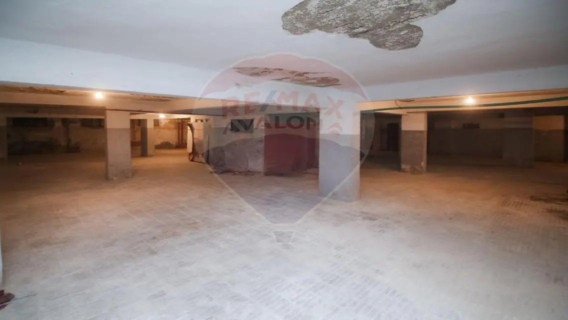 -600- Unique Property